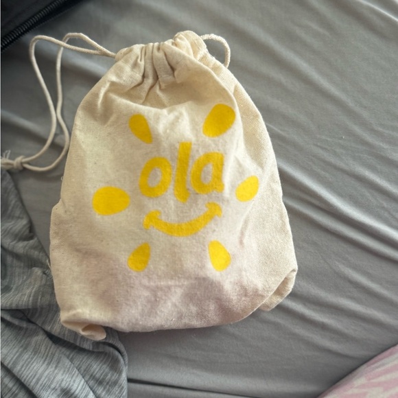 Yellow and Pink Sunscreen Applicator - Picture 5 of 13